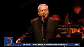 Ο Μανώλης Μητσιάς τιμά τον Νίκο Γκάτσο