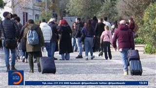 «Πλημμύρισε» με τουρίστες το κέντρο της Αθήνας