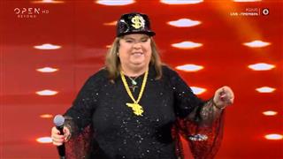 Η Έφη Θώδη ξεσηκώνει τα πλήθη με μια μοναδική εμφάνιση