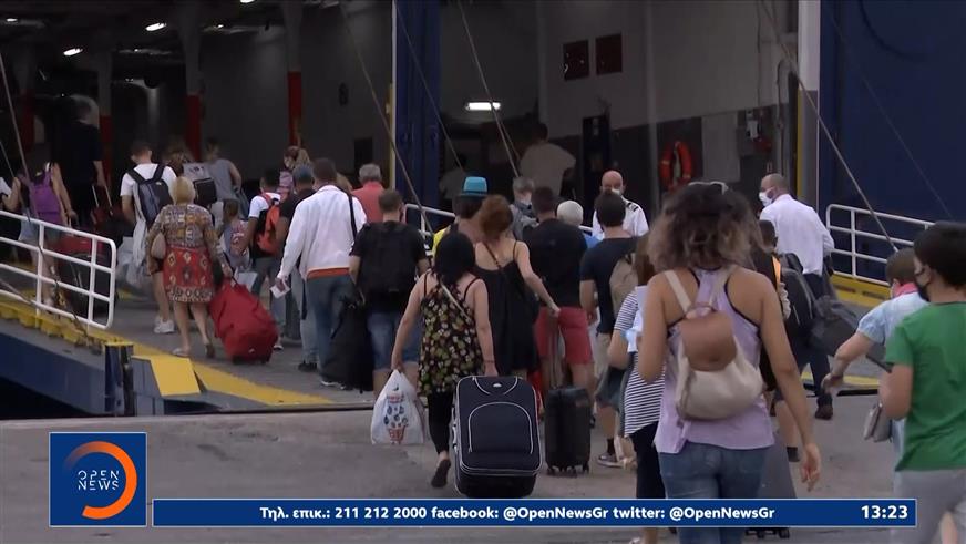 Χιλιάδες αναχωρήσεις από τα λιμάνια Πειραιά, Ραφήνας και Λαυρίου